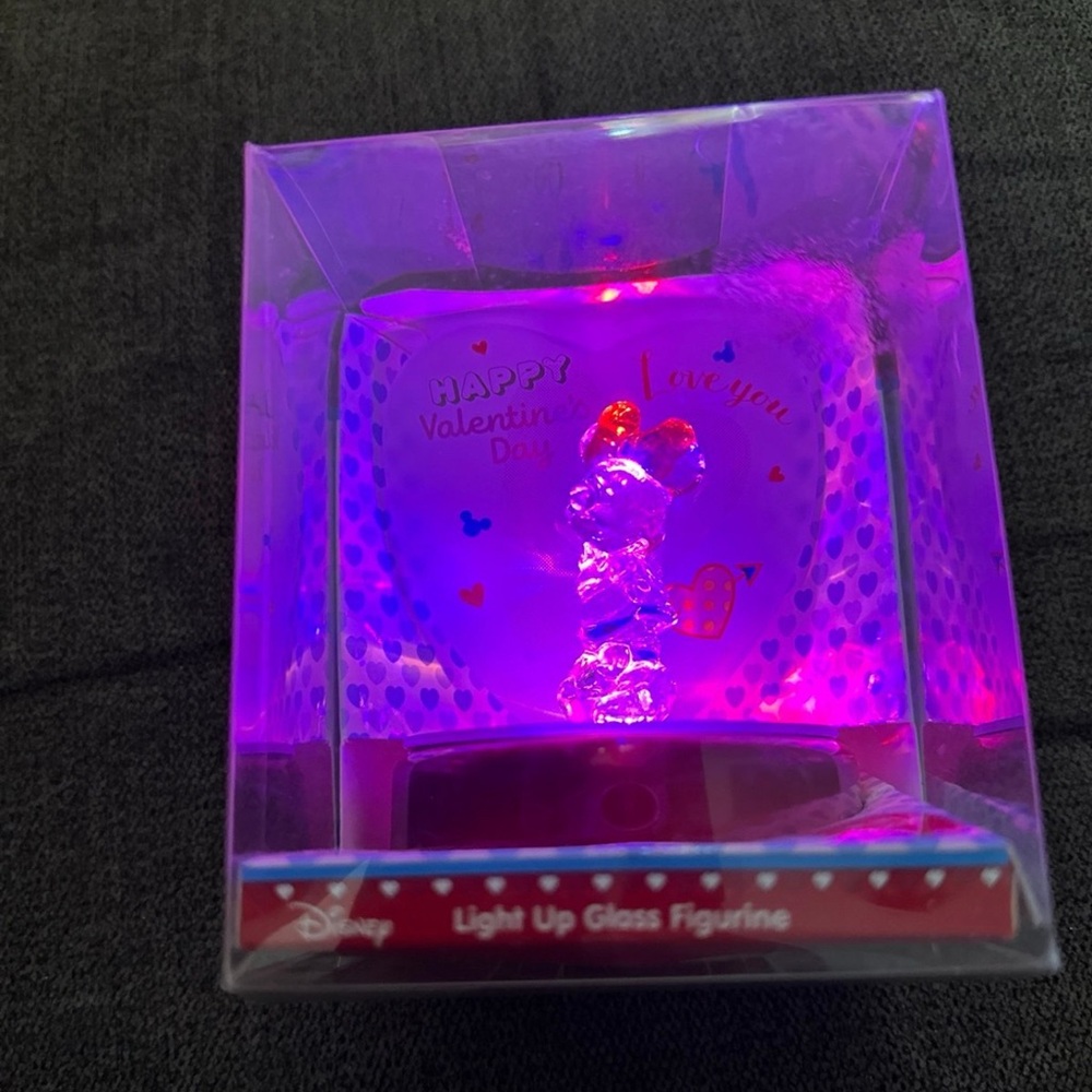 Disney Valentines Day Minnie Mouse Light Up Glass Figurine on Mirror Stand - Picture 7 of 8